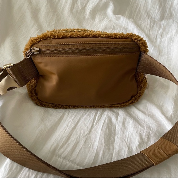 lululemon Everywhere Belt Bag *Fleece 1L Burnt Caramel - Picture 5 of 9